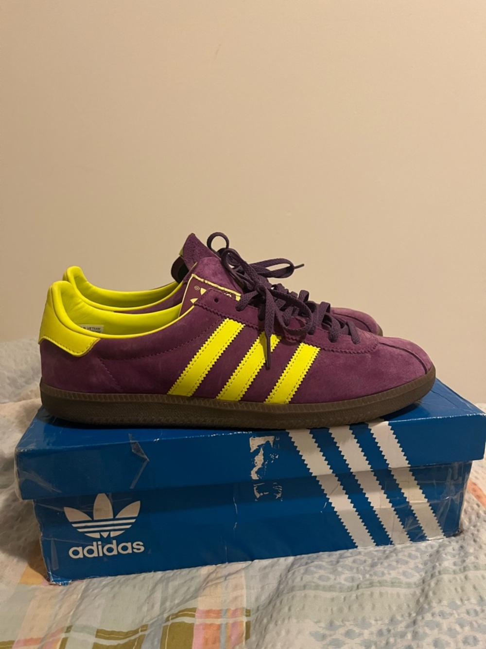 Adidas Athen city series size sneaker. 

Exclusive purple color
Limited edition